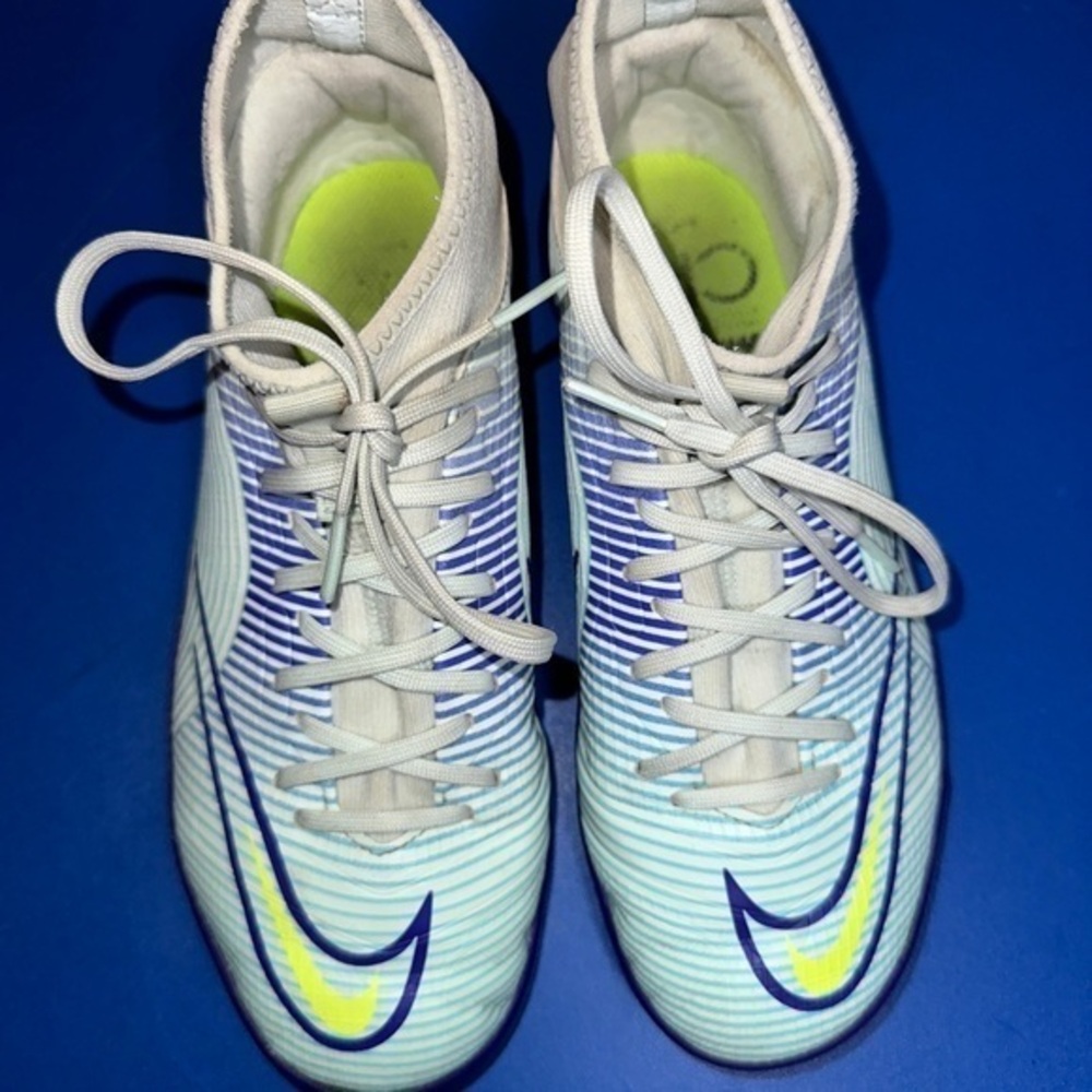 Nike Superfly 8 Academy Mds Ic Jr Barely Green Volt DN3773-375 size 4.5